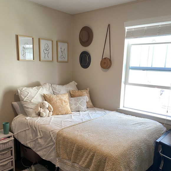 11x14 Inch Framed Minimalist Wall Art Set with Lady's Body Line Art for Room - Picture 9 of 9